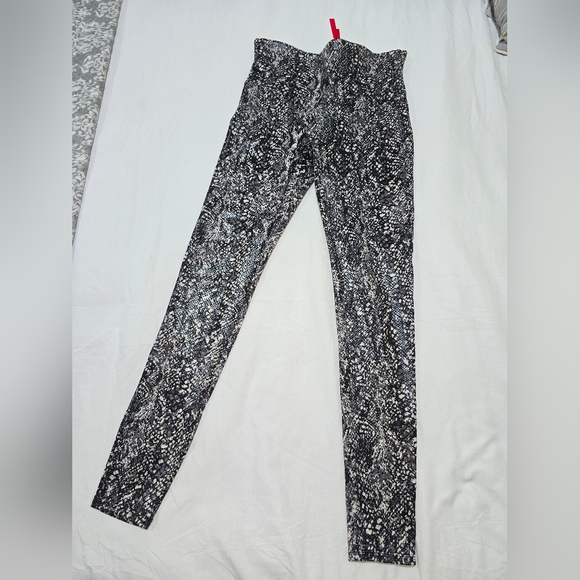 SPANX Pants - SPANX Black & White Snake-Print Leggings